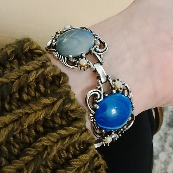 Elegant Multi-Color Stone Bracelet - Picture 7 of 16